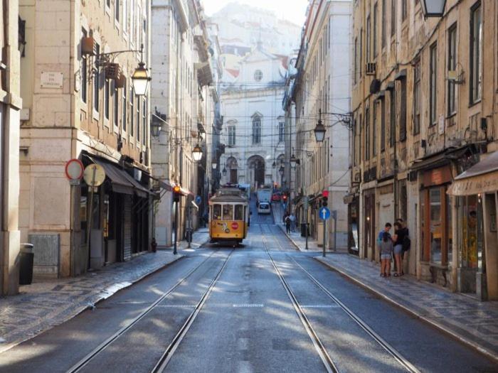 Quarto Com Varanda Na Rua Dos Douradores Lissabon Buitenkant foto